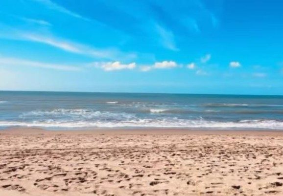 Lady Lobotka in piaggia a Licola